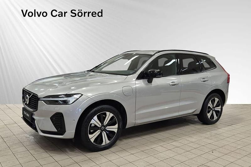 Silver Begagnad 2025 Volvo XC60 Plus SUV | 559 900 kr (Marknadspris) - Bild 1/3