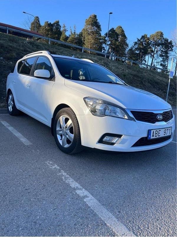 Vit Begagnad 2011 Kia Ceed Sportswagon Kombi | 45 000 kr (Marknadspris) - Bild 1/4
