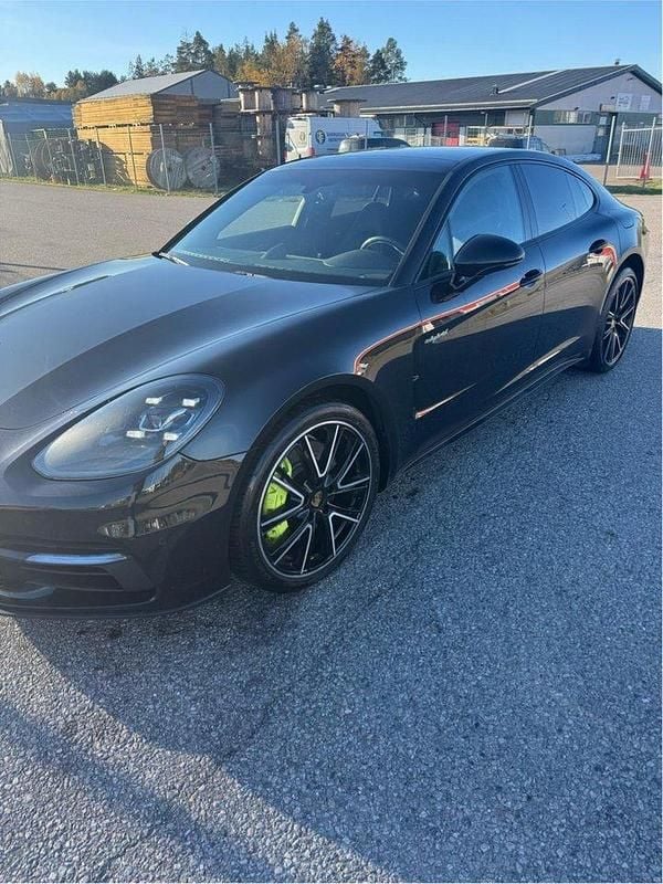 Svart Begagnad 2018 Porsche Panamera 4 Sedan | 549 000 kr (Marknadspris) - Bild 1/4