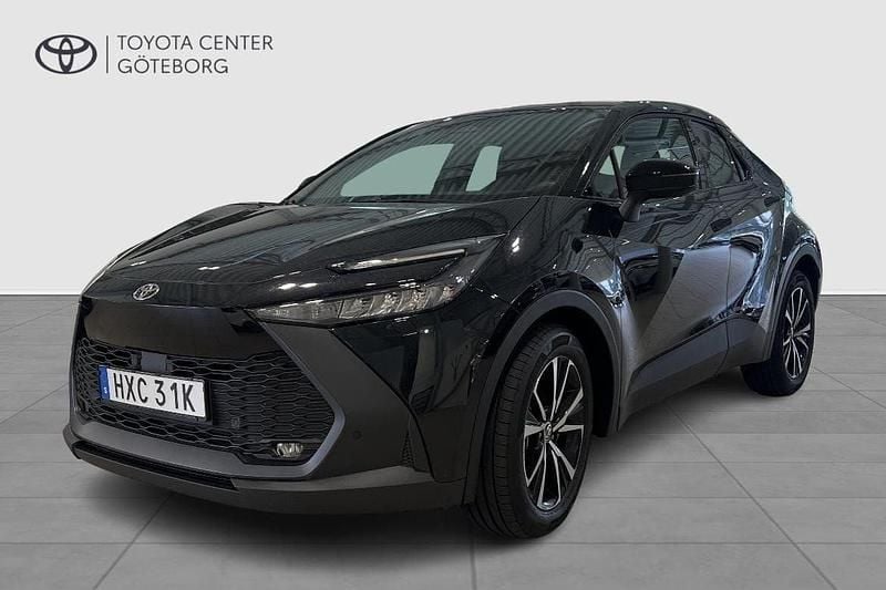 Svart Begagnad 2025 Toyota C-HR Style SUV | 391 500 kr (Lite dyr) - Bild 1/4