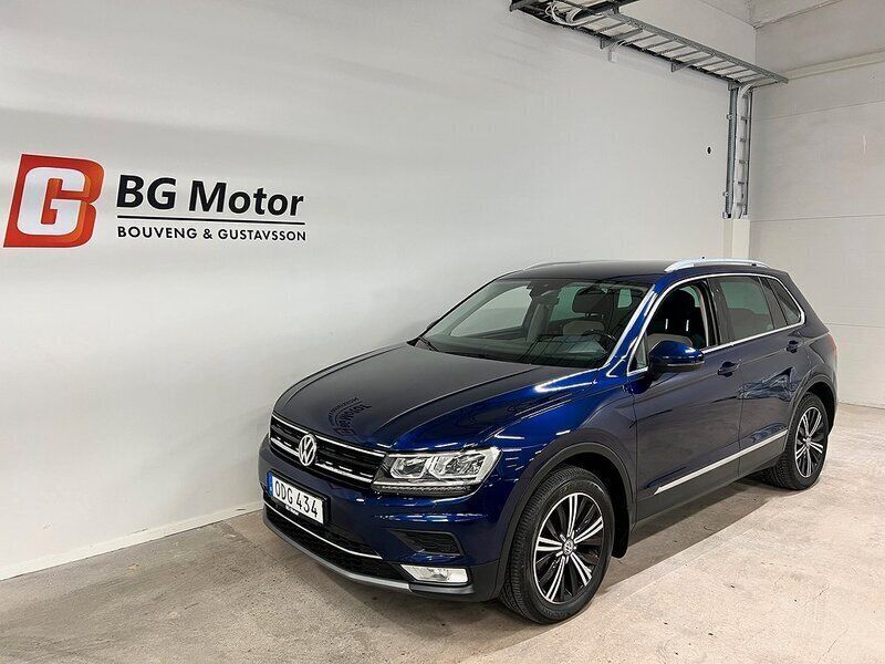 Mörkblå (blå metallic) Begagnad 2016 VW Tiguan GT SUV | 184 800 kr (Marknadspris) - Bild 1/4