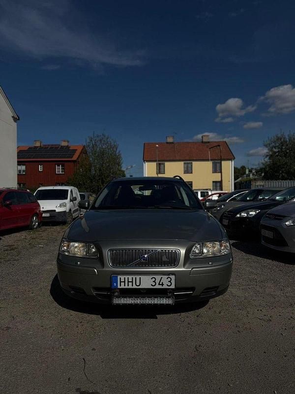 Ljusgrön Begagnad 2006 Volvo V70 Kinetic Kombi | 39 500 kr (Marknadspris) - Bild 1/4