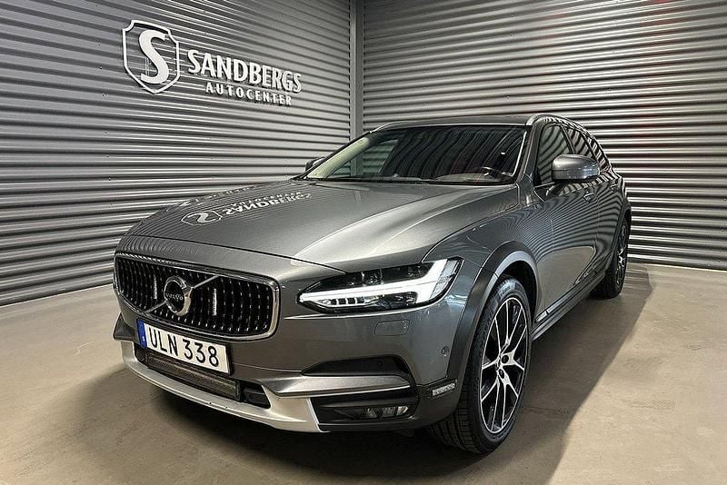 Grå Begagnad 2017 Volvo V90 CC Inscription Kombi | 249 500 kr (Lite dyr) - Bild 1/4