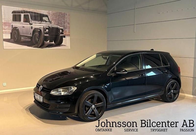Svart Begagnad 2015 VW Golf VII Halvkombi | 89 900 kr (Marknadspris) - Bild 1/4