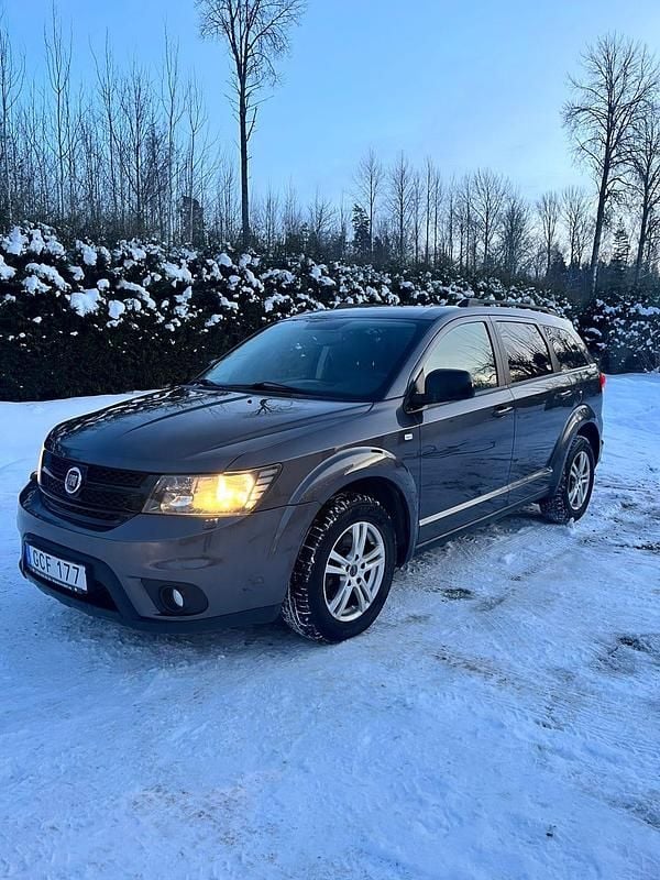 Begagnad 2015 Fiat Freemont Black Code SUV | 92 000 kr (Superpris) - Bild 1/4