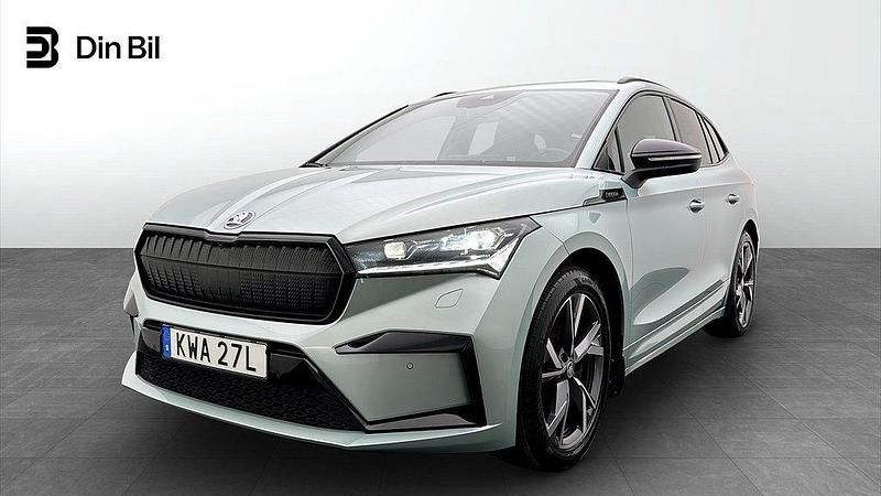 Silver (arctic silver metallic) Begagnad 2023 Skoda Enyaq iV SportLine SUV | 459 900 kr (Marknadspris) - Bild 1/4