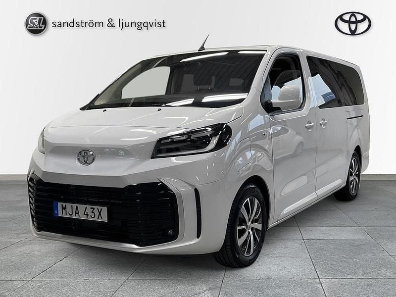 Vit Ny 2024 Toyota Proace Verso Executive Kombi | 415 000 kr - Bild 1/4