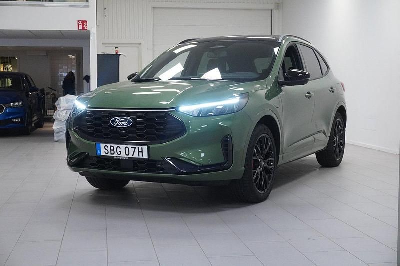 Grön Ny 2025 Ford Kuga ST-Line X SUV | 490 000 kr - Bild 1/4