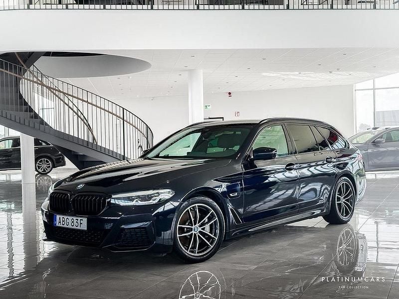 Svart Begagnad 2021 BMW 530e M Sport Kombi | 419 000 kr (Lite dyr) - Bild 1/4