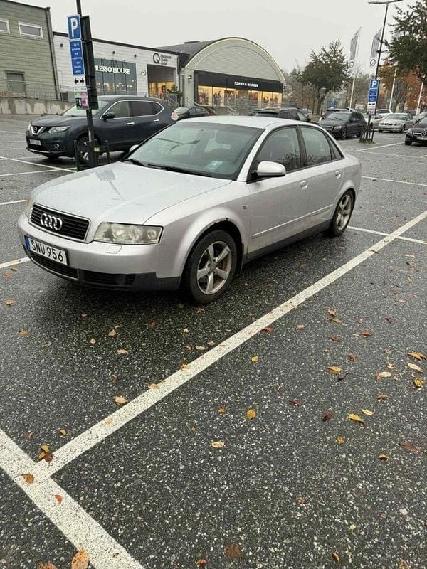 Silver Begagnad 2002 Audi A4 Sedan | 18 000 kr (Superpris) - Bild 1/4