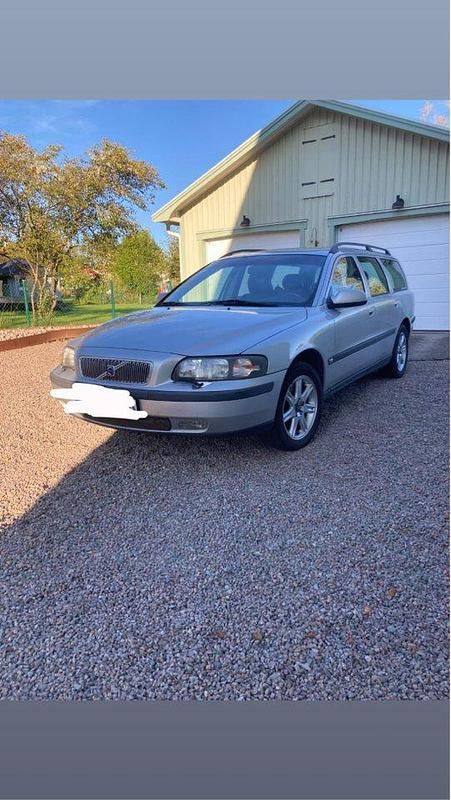 Grå Begagnad 2001 Volvo V70 Kombi | 35 000 kr (Dyr) - Bild 1/4