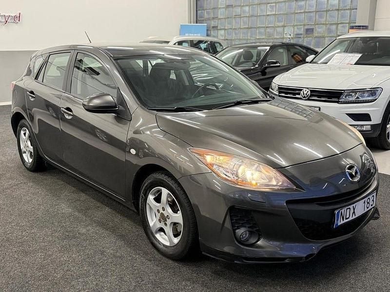 Begagnad Mazda 3 Inclusive 105 HK (77 kW) 2011 Grå Halvkombi