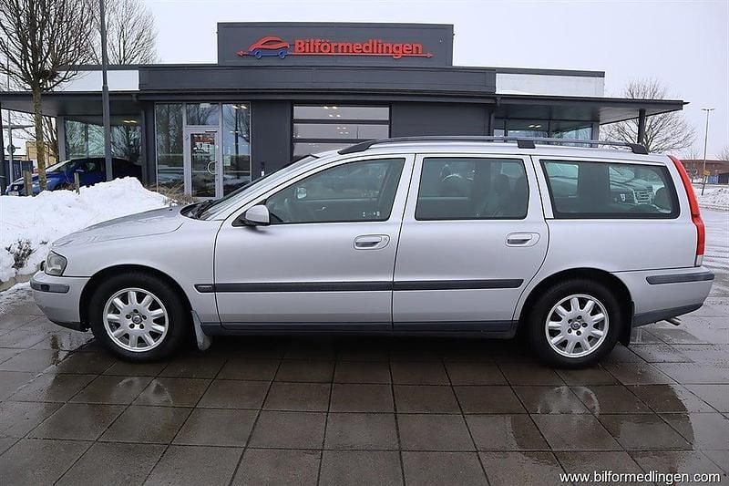 Grå samma som bilen Begagnad 2004 Volvo V70 Kombi | 24 900 kr (Bra pris) - Bild 1/4