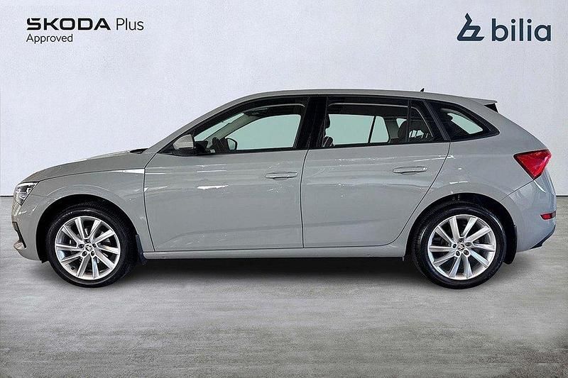 Grå Begagnad 2022 Skoda Scala Halvkombi | 229 800 kr (Marknadspris) - Bild 1/3