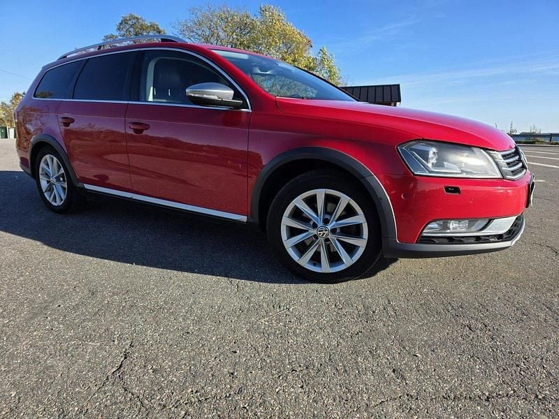 Röd Begagnad 2013 VW Passat Alltrack Kombi | 78 000 kr (Marknadspris) - Bild 1/4