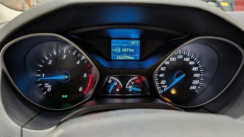 Begagnad Ford Focus 95 HK (69 kW) 2013 Vit Halvkombi