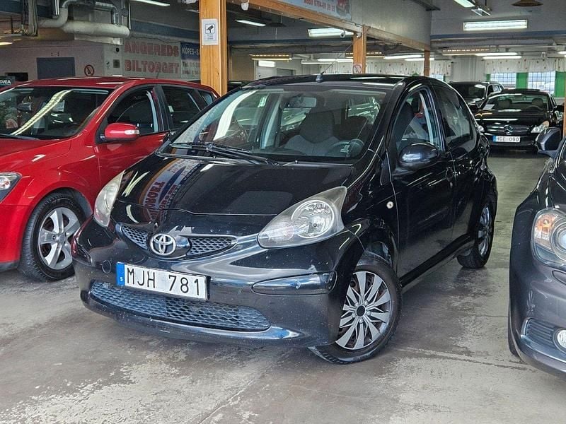 Svart Begagnad 2007 Toyota Aygo Halvkombi | 39 999 kr (Marknadspris) - Bild 1/4