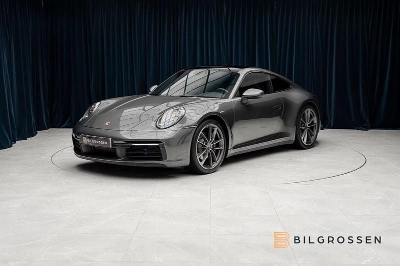Grå Begagnad 2019 Porsche 911 Carrera 4 Sportkupé | 1 279 900 kr - Bild 1/4
