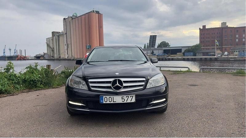Begagnad 2011 Mercedes C180 Sedan | 90 000 kr - Bild 1/4