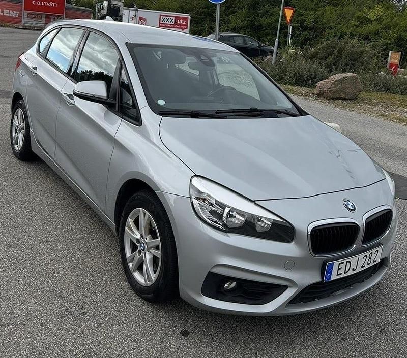 Begagnad 2015 BMW 218 Advantage Kombi | 139 900 kr - Bild 1/4
