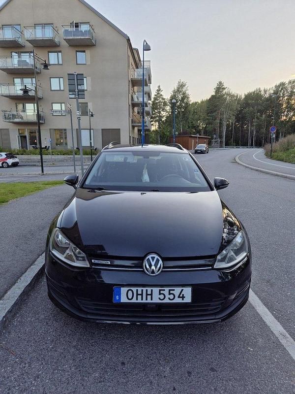 Svart Begagnad 2017 VW Golf VII Kombi | 51 000 kr (Lite dyr) - Bild 1/4