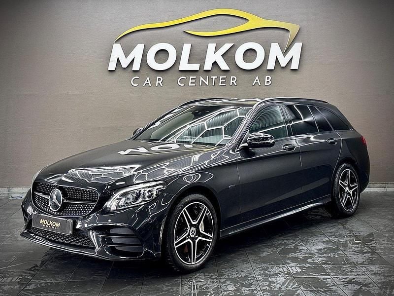 Grå Begagnad 2021 Mercedes C300e AMG line Kombi | 298 600 kr (Bra pris) - Bild 1/4