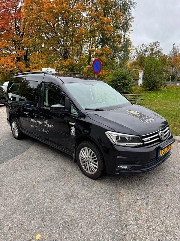 Svart Begagnad 2018 VW Caddy Maxi Life Life Minibuss | 115 000 kr (Superpris) - Bild 1/4