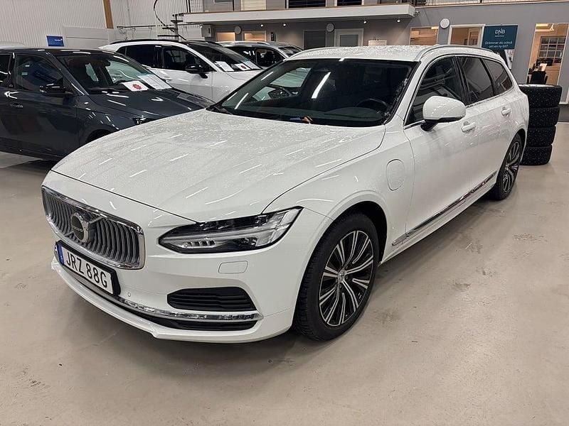 Vit Begagnad 2022 Volvo V90 Momentum Kombi | 315 000 kr (Marknadspris) - Bild 1/3