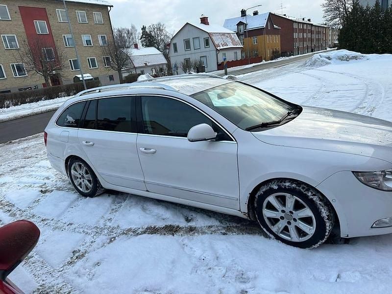 Begagnad Skoda Superb 105 HK (77 kW) 2011 Kombi