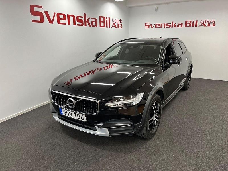 Svart Begagnad 2018 Volvo V90 CC Kinetic Kombi | 239 000 kr (Marknadspris) - Bild 1/4