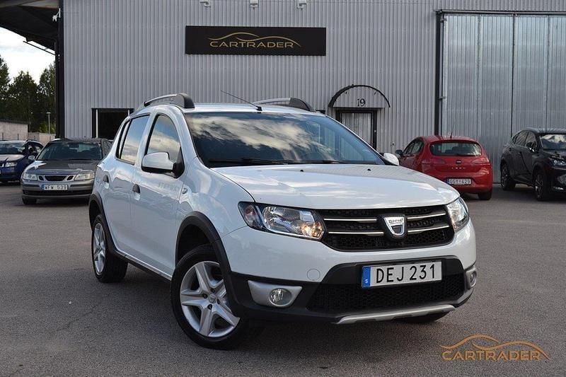 Vit Begagnad 2015 Dacia Sandero Stepway Halvkombi | 59 900 kr (Marknadspris) - Bild 1/4