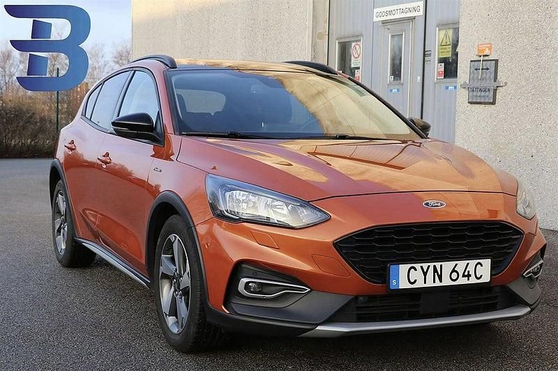 Orange Begagnad 2019 Ford Focus Active Halvkombi | 149 900 kr (Marknadspris) - Bild 1/4