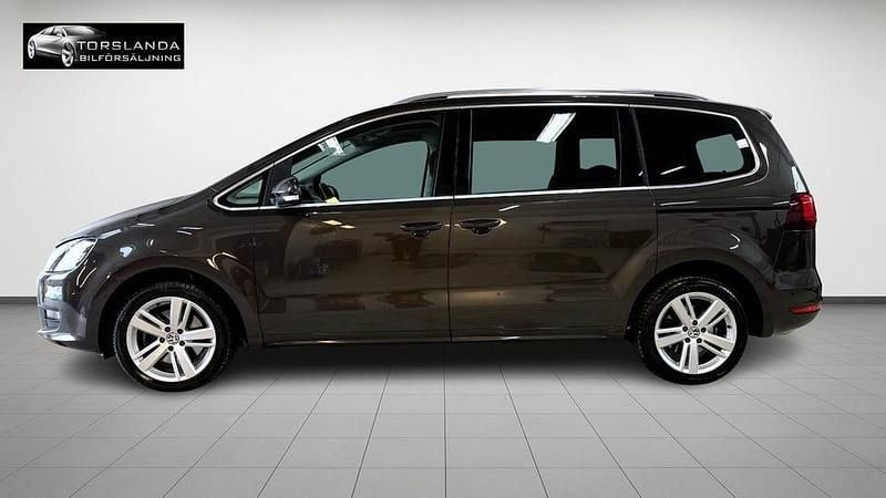 Begagnad VW Sharan 150 HK (110 kW) 2016 Mörkbrun Minibuss