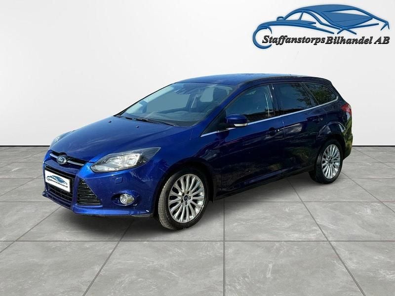 Blå Begagnad 2014 Ford Focus Titanium Kombi | 69 900 kr - Bild 1/4