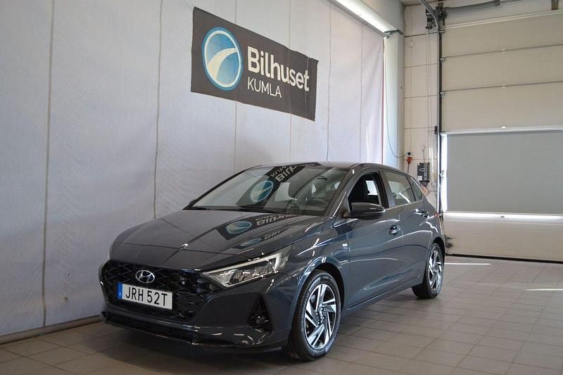 Grå Begagnad 2023 Hyundai i20 Advanced Halvkombi | 209 000 kr (Bra pris) - Bild 1/4