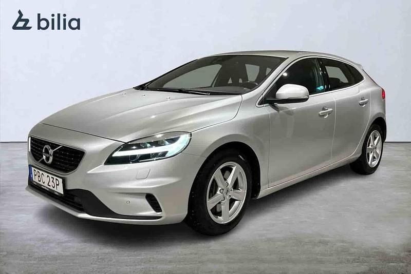 Begagnad Volvo V40 2019 Silver Halvkombi