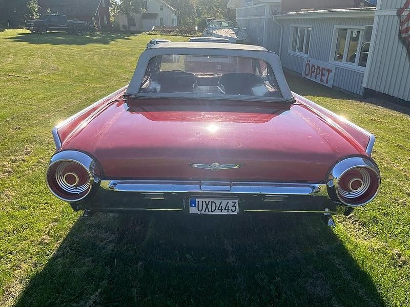 Begagnad Ford V8 305 HK (224 kW) 1962 Röd Cab