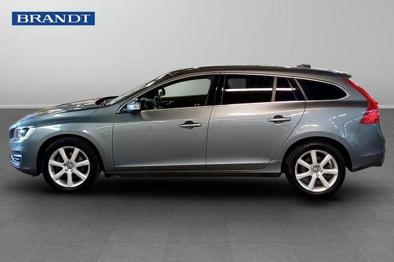 Begagnad Volvo V60 Momentum 151 HK (111 kW) 2018 Grå Kombi