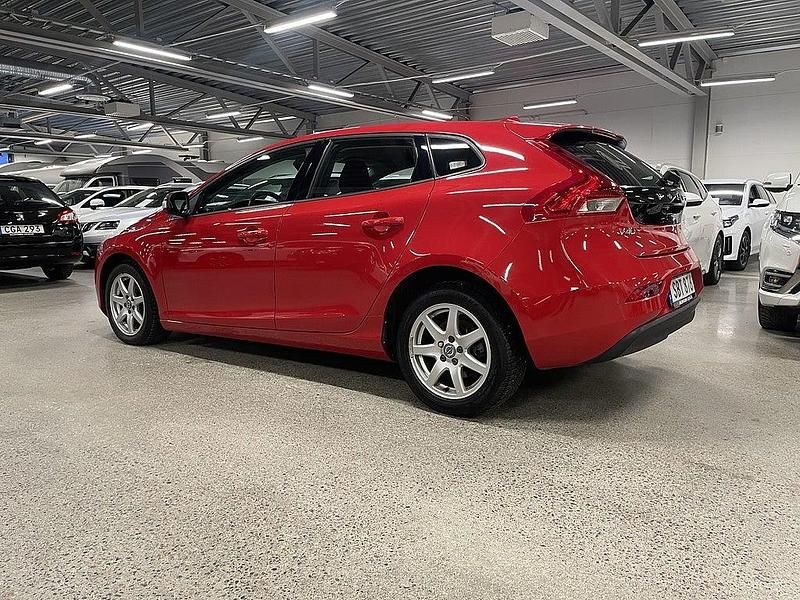 Begagnad Volvo V40 Kinetic 116 HK (85 kW) 2015 Röd Halvkombi