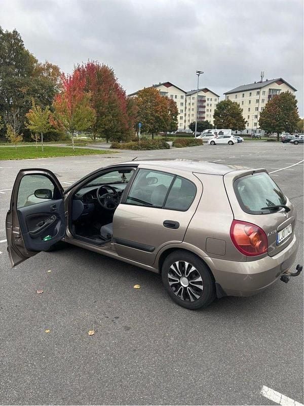 Brun Begagnad 2006 Nissan Almera Halvkombi | 26 000 kr (Lite dyr) - Bild 1/4