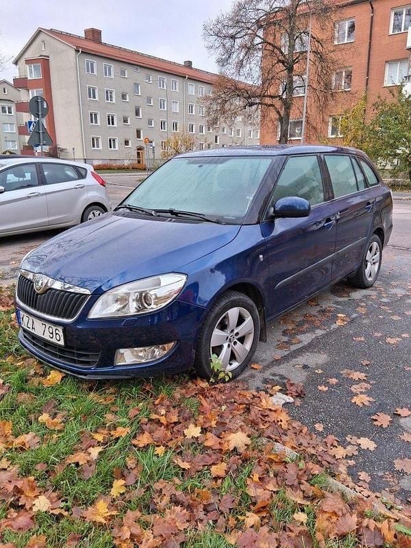 Blå Begagnad 2011 Skoda Fabia Elegance Kombi | 55 000 kr (Dyr) - Bild 1/4