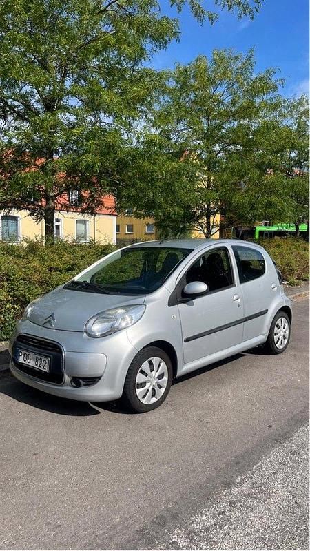 Silver Begagnad 2010 Citroën C1 Halvkombi | 30 000 kr (Bra pris) - Bild 1/4