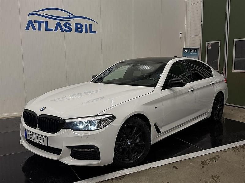 Vit Begagnad 2017 BMW 520 M Sport Sedan | 299 900 kr (Marknadspris) - Bild 1/4