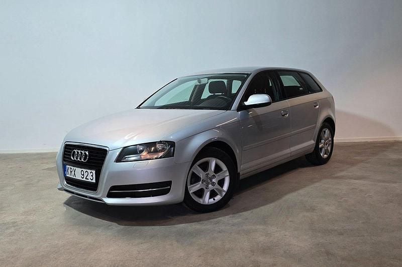 Silver Begagnad 2012 Audi A3 Attraction Halvkombi | 89 800 kr (Marknadspris) - Bild 1/3