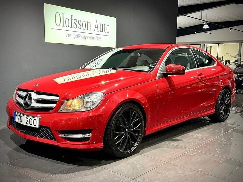 Röd Begagnad 2012 Mercedes C180 AMG Sportkupé | 169 000 kr (Lite dyr) - Bild 1/4