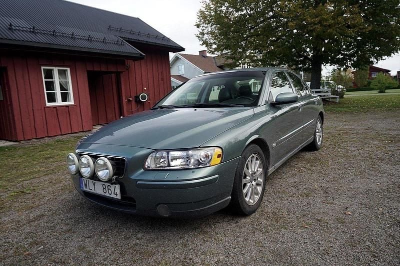 Grön Begagnad 2005 Volvo S60 Kinetic Sedan | 19 950 kr (Superpris) - Bild 1/4