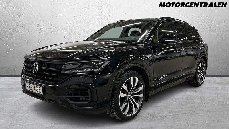 Svart Begagnad 2021 VW Touareg R SUV | 579 000 kr (Marknadspris) - Bild 1/4