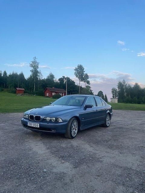 Blå Begagnad 2002 BMW 530 Sedan | 37 000 kr - Bild 1/4