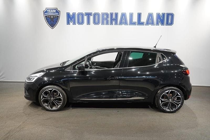 Svart Begagnad 2017 Renault Clio IV Halvkombi | 109 900 kr (Marknadspris) - Bild 1/4