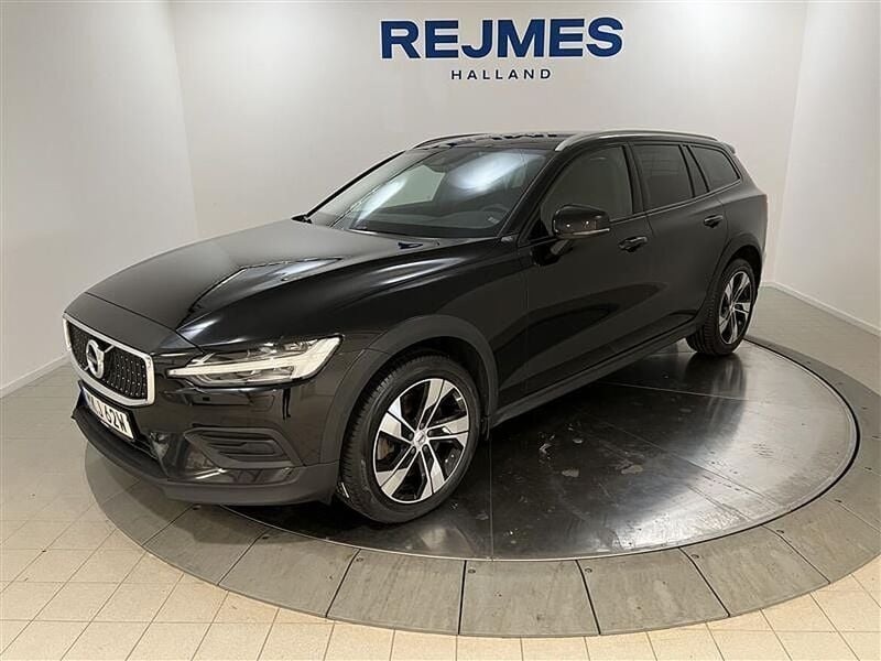 Begagnad 2022 Volvo V60 CC Kombi | 284 500 kr (Superpris) - Bild 1/4